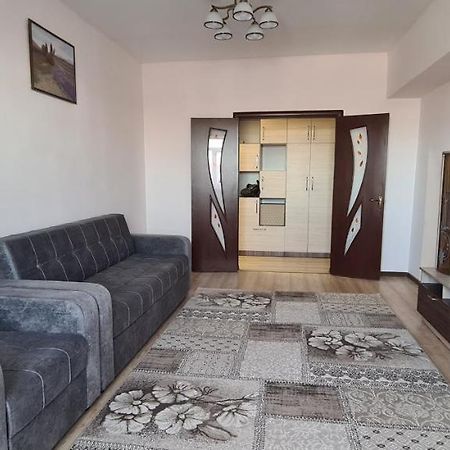 Flat In Central Bishkek Daire Dış mekan fotoğraf