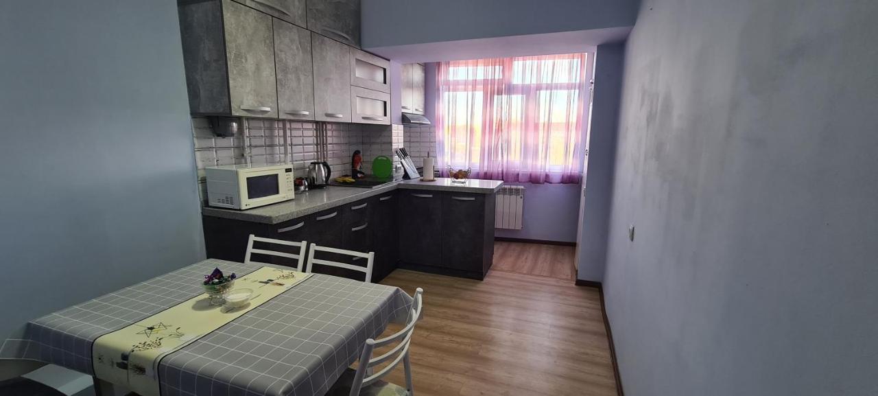 Flat In Central Bishkek Daire Dış mekan fotoğraf