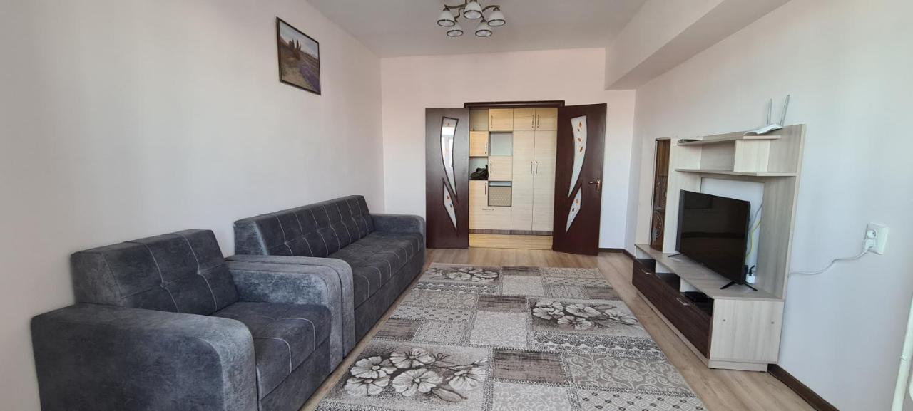 Flat In Central Bishkek Daire Dış mekan fotoğraf